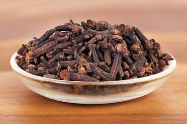 CLOVES [WHOLE]