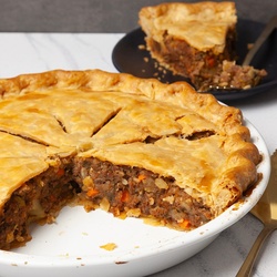 MEAT &CHEESE THYEM PIE